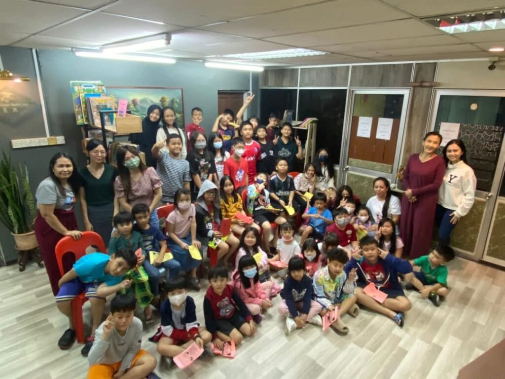 Group of junior and senior students at PTMJ